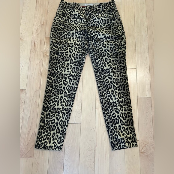 Banana Republic Pants - Fun animal print pants 🐅